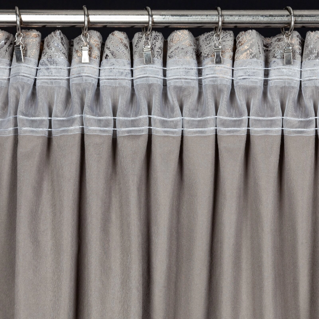 Záves 135x270 cm zamatový oceľový a šampanský na riasiacu pásku TULIA