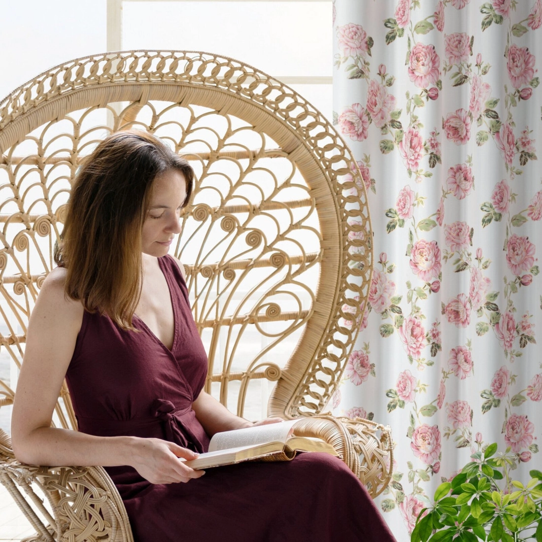 Záves 140x250 cm biely ružový na kovové krúžky AVANI