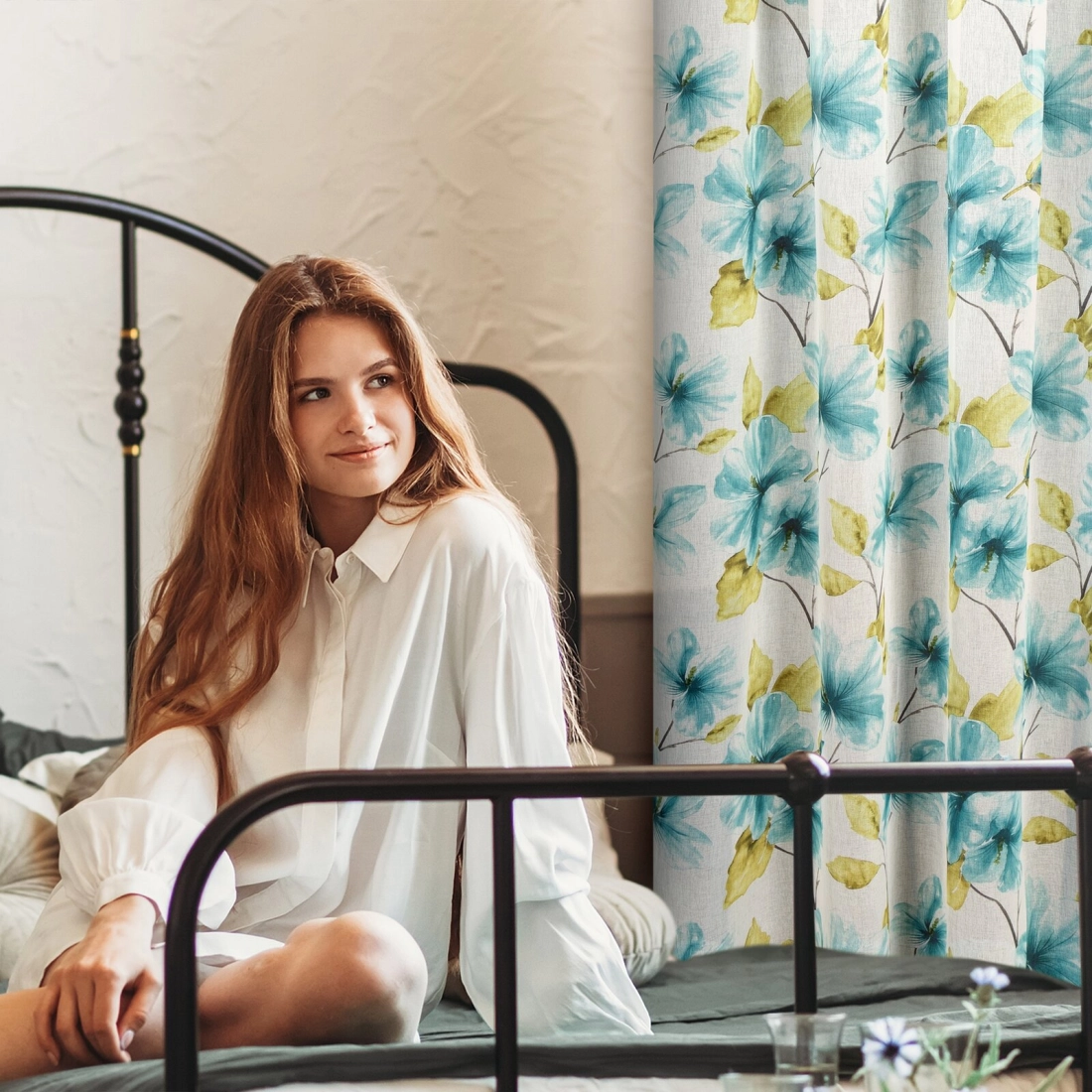 Závěs 140 × 250 cm etaminový bílo-modrý na kovových kroužcích SOFIA