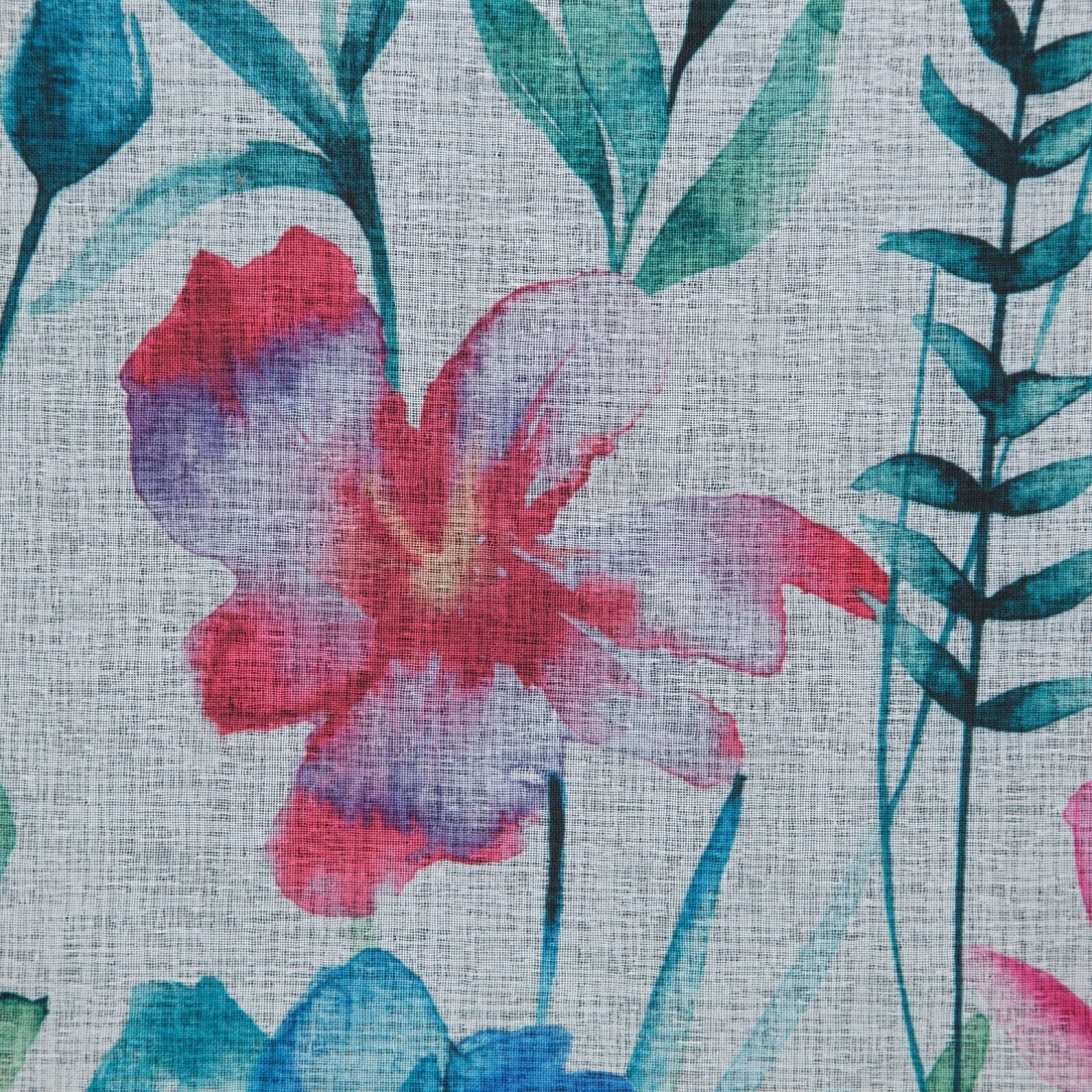 Záves 140x250 cm etamínový bielo modrý s potlačou kvetov na kovové krúžky LILIAN