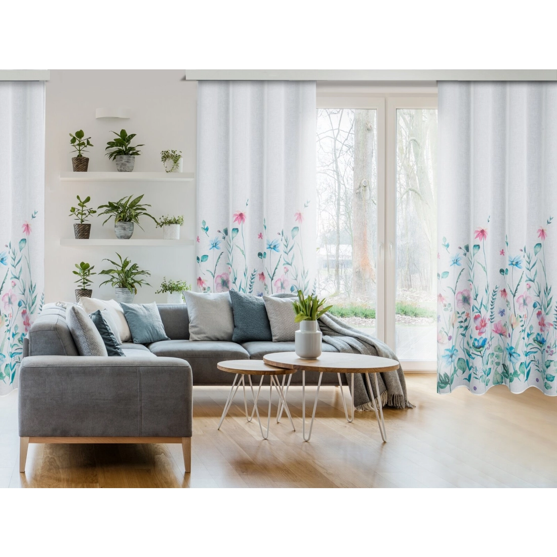 Záves 140x250 cm etamínový bielo modrý s potlačou kvetov na kovové krúžky LILIAN