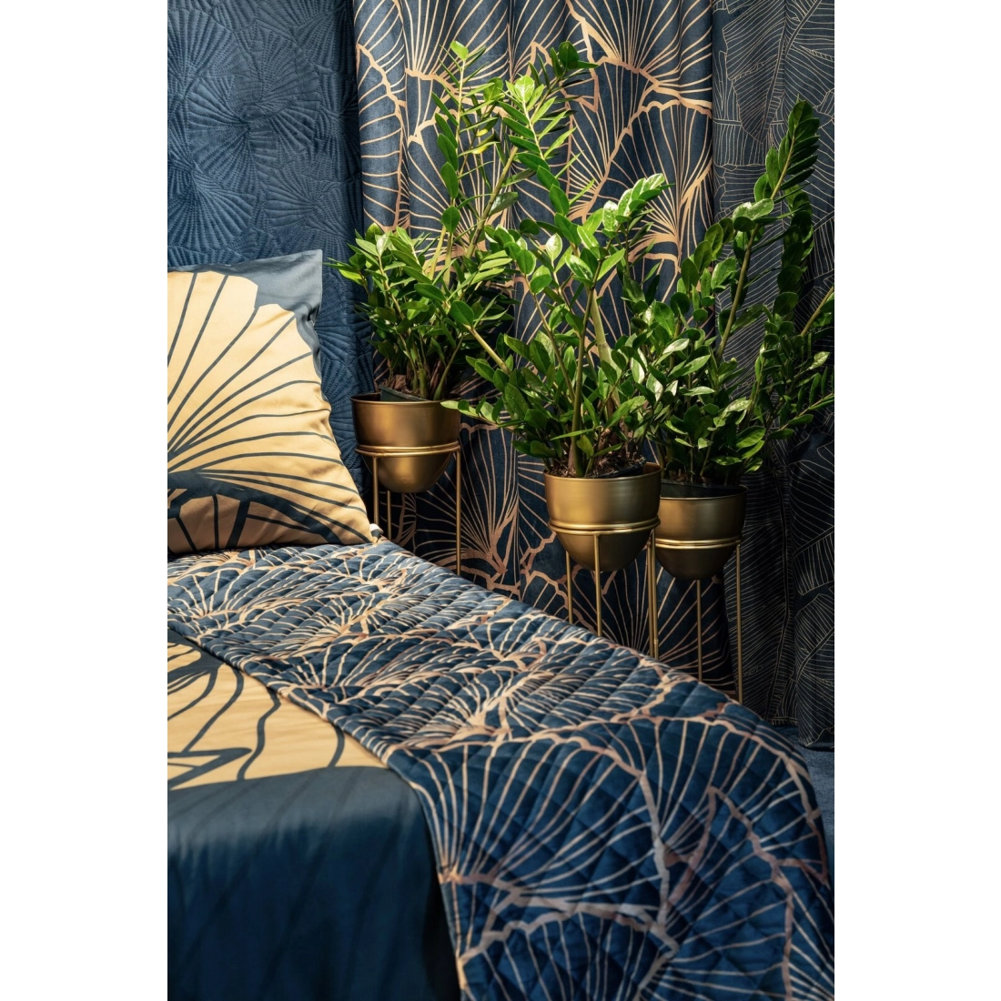 Závěs 140 x 250 cm matný sametový granátový, béžový na kovových kroužcích MUSA 2 - Limited Collection