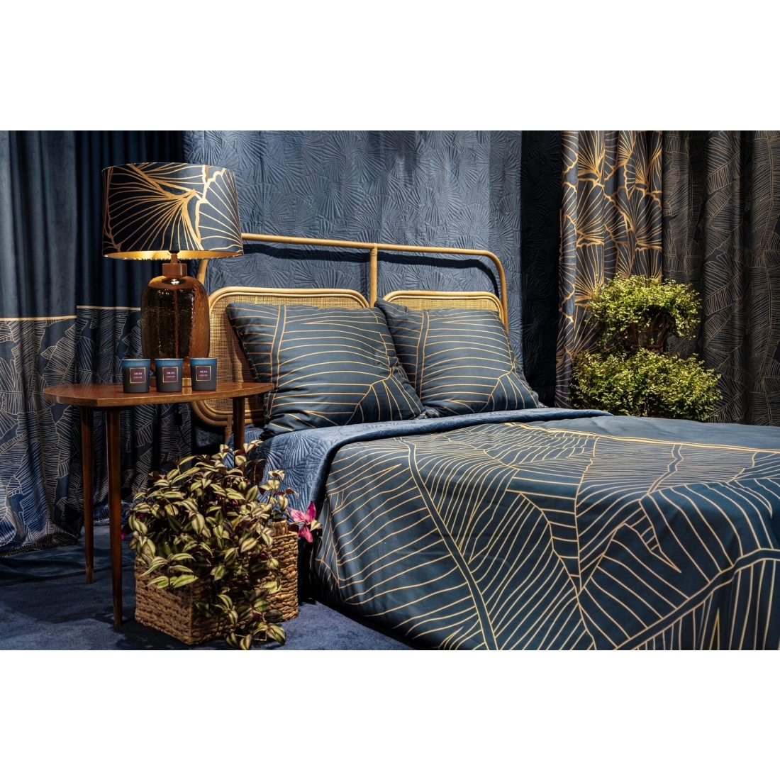 Závěs 140 x 250 cm matný sametový granátový, béžový na kovových kroužcích MUSA 2 - Limited Collection