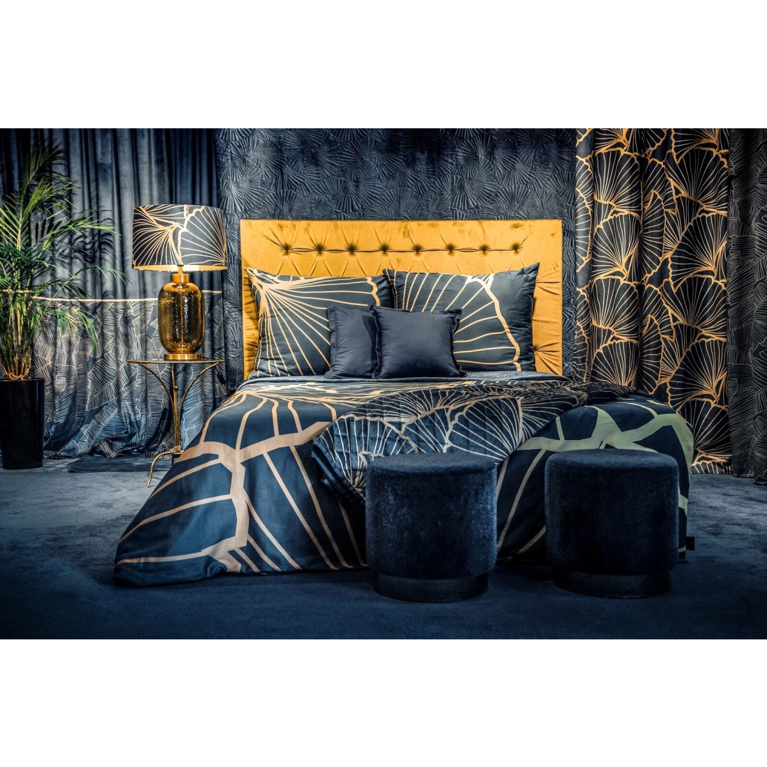 Závěs 140 x 250 cm matný sametový granátový, béžový na kovových kroužcích MUSA 2 - Limited Collection