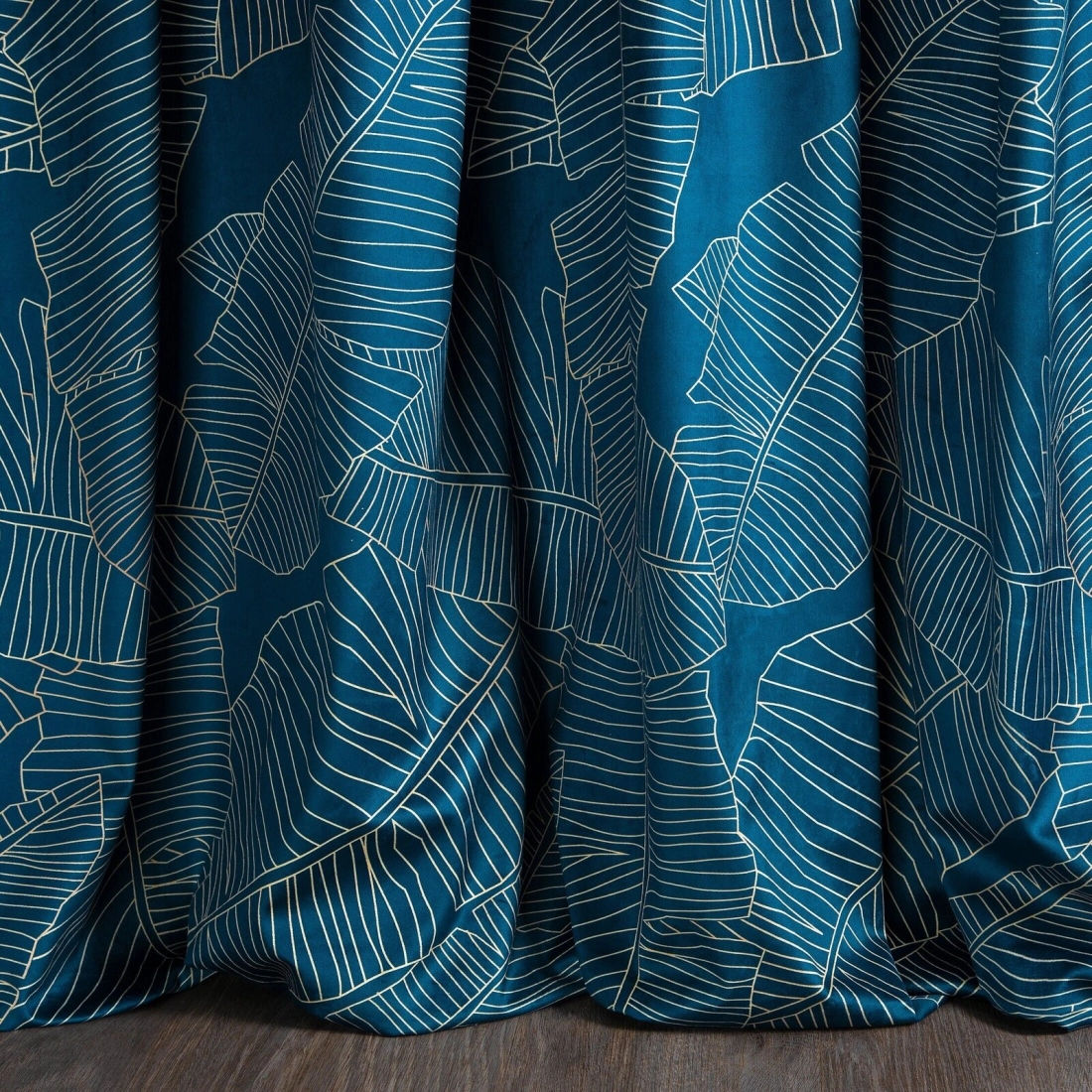 Závěs 140 x 250 cm matný sametový granátový, béžový na kovových kroužcích MUSA 2 - Limited Collection