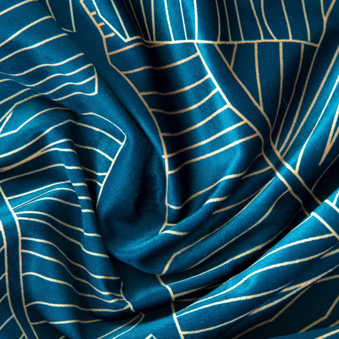 Závěs 140 x 250 cm matný sametový granátový, béžový na kovových kroužcích MUSA 2 - Limited Collection