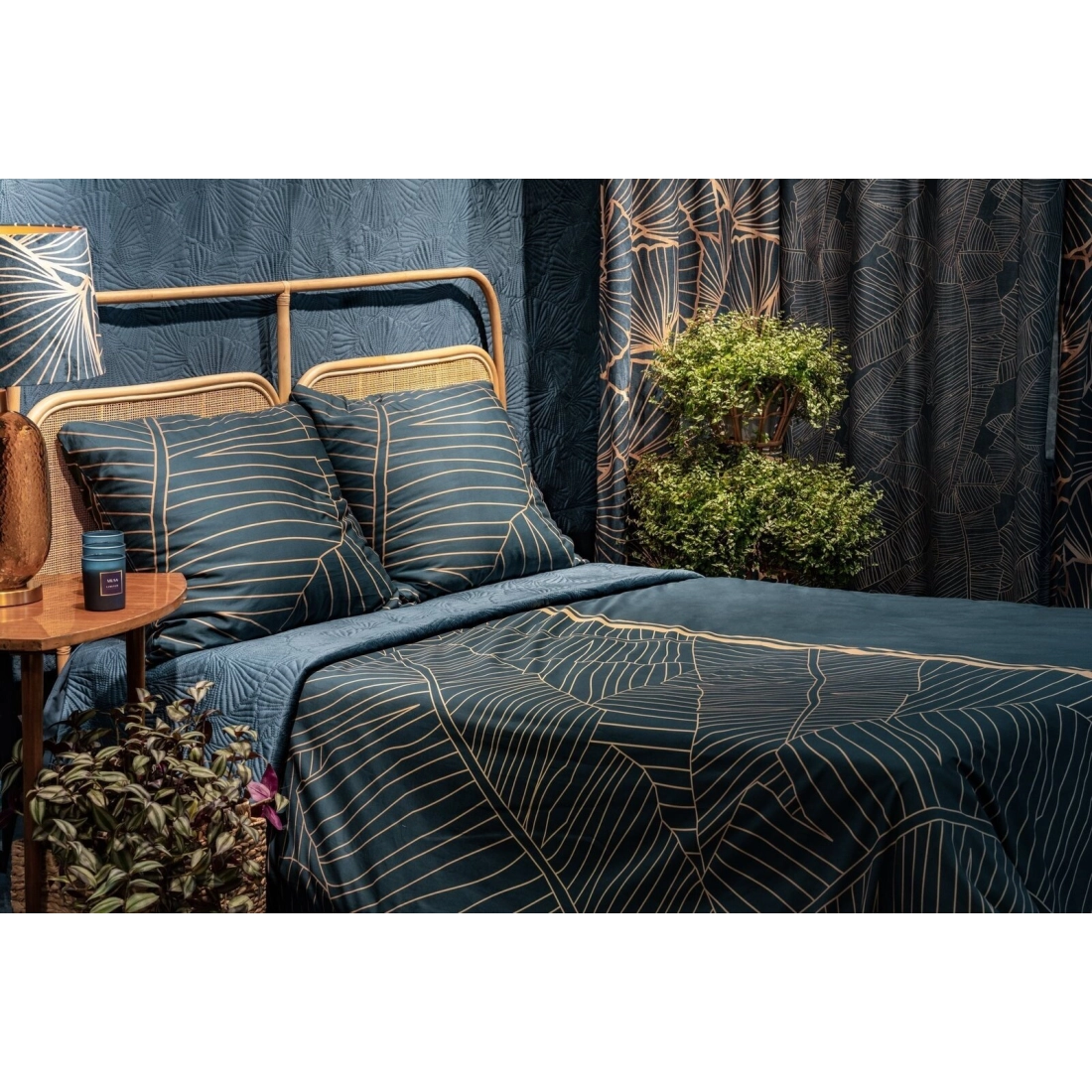 Závěs 140 x 250 cm matný sametový granátový, béžový na kovových kroužcích MUSA 2 - Limited Collection