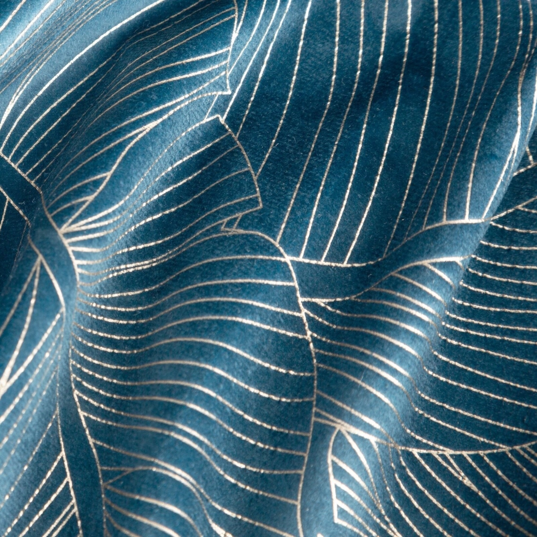 Závěs 140 x 250 cm matný sametový granátový, šampaňský na kovových kroužcích MUSA 2 - Limited Collection