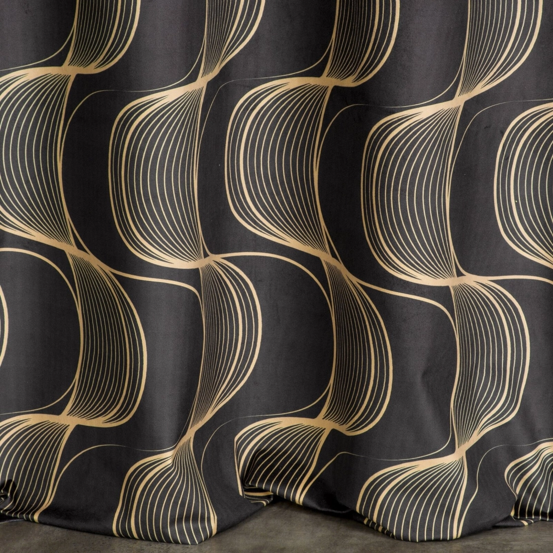 Záves 140x250 cm velúrový čierno-béžový na kovové krúžky POLA