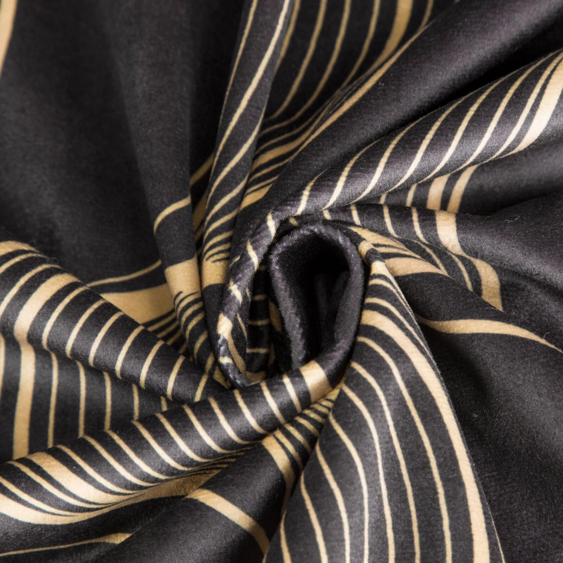 Záves 140x250 cm velúrový čierno-béžový na kovové krúžky POLA