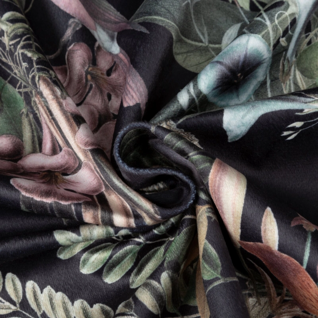 Záves 140x250 cm velúrový čierno-zelený na kovové krúžky BECKY