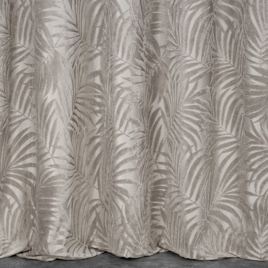 Záves 140x250 cm zamatový béžový na kovové krúžky LIVIA