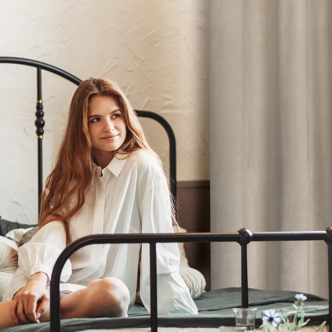 Sametový závěs 140 x 250 cm béžový, stříbrný na kovové kroužky ARIANA