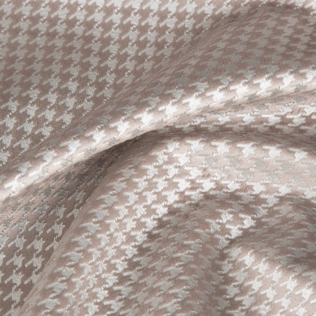 Záves 140x250 cm zamatový béžový, strieborný na kovové krúžky DARCY