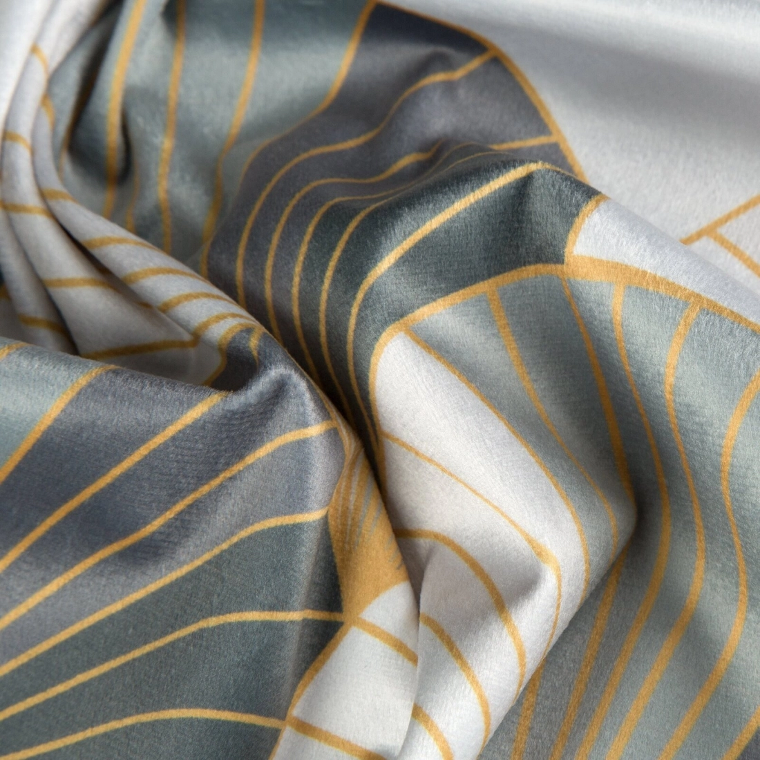 Záves 140x250 cm zamatový bielo-sivý na kovové krúžky GINA - Design 91