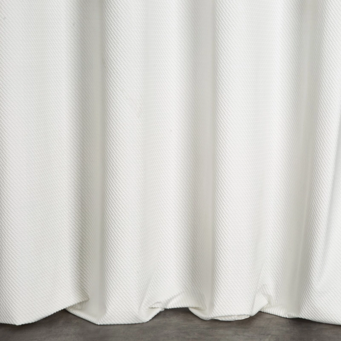 Záves 140x250 cm zamatový biely na kovové krúžky ELIZA