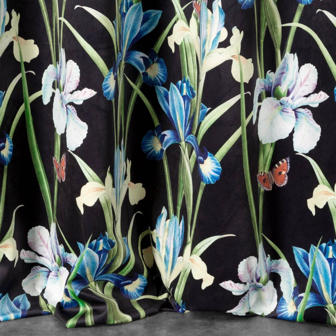 Záves 140x250 cm zamatový čierno-modrý na kovové krúžky MAJA