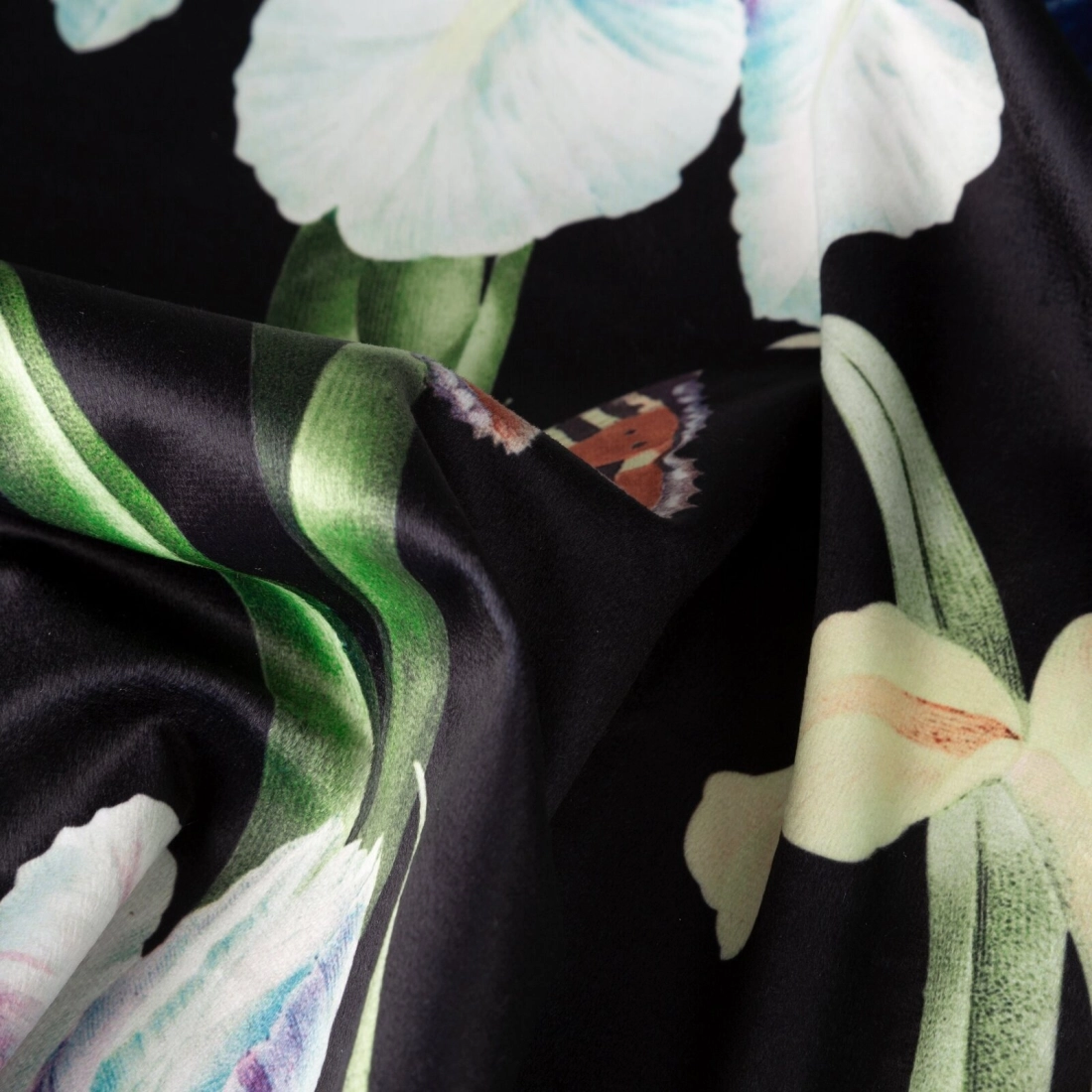 Záves 140x250 cm zamatový čierno-modrý na kovové krúžky MAJA