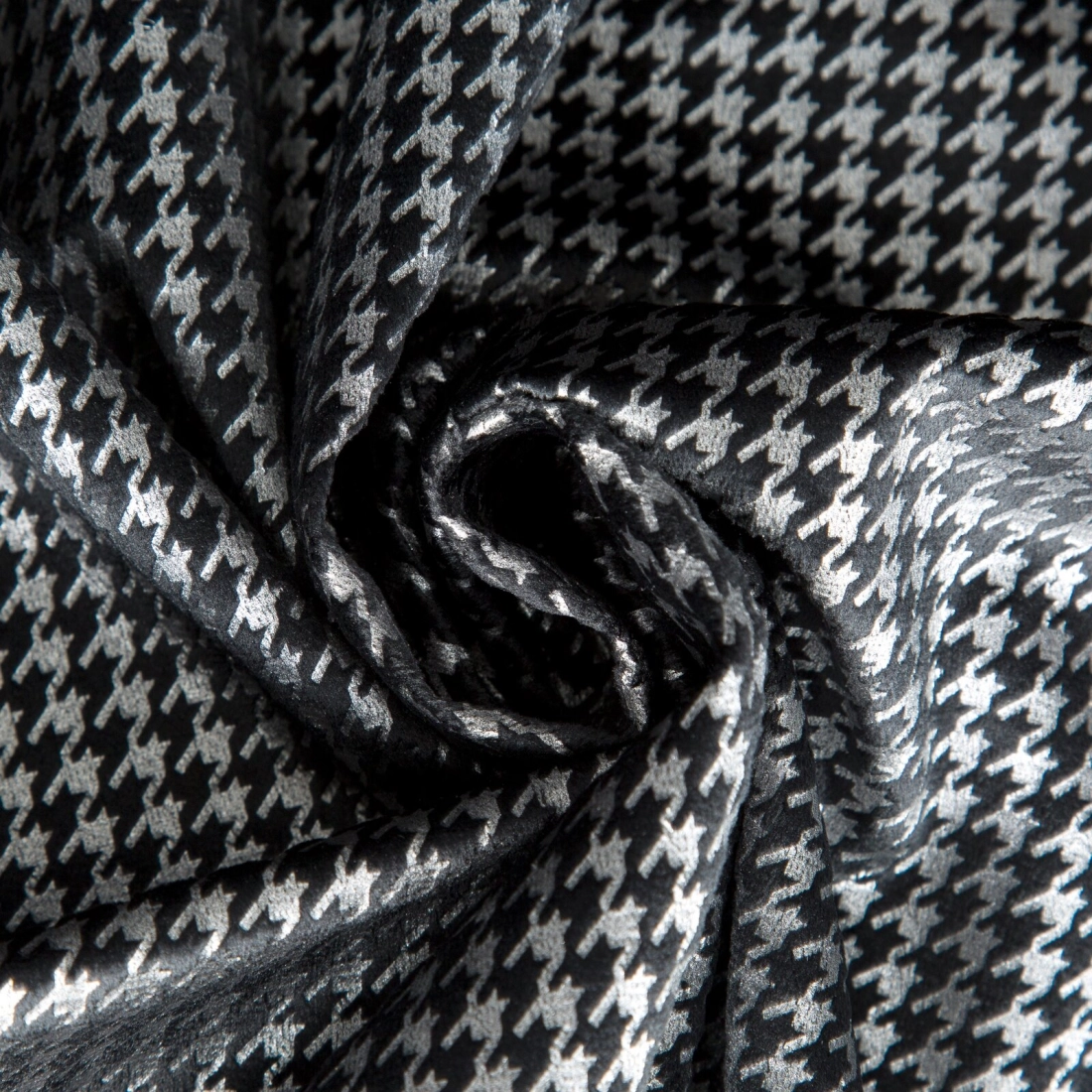 Záves 140x250 cm zamatový čierno-strieborný na kovové krúžky DARCY