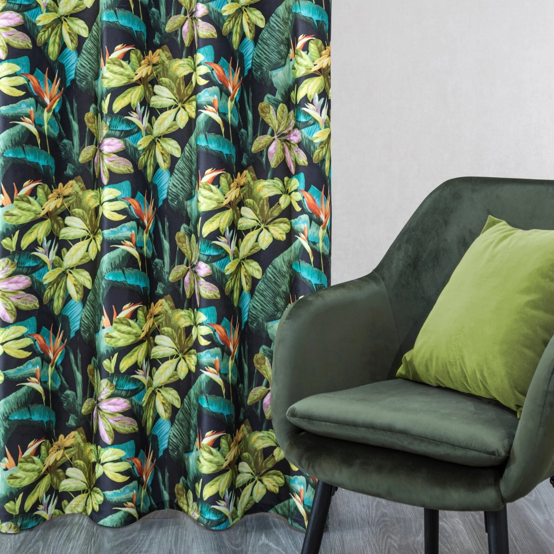 Záves 140x250 cm zamatový čierno-zelený na kovové krúžky LIVY