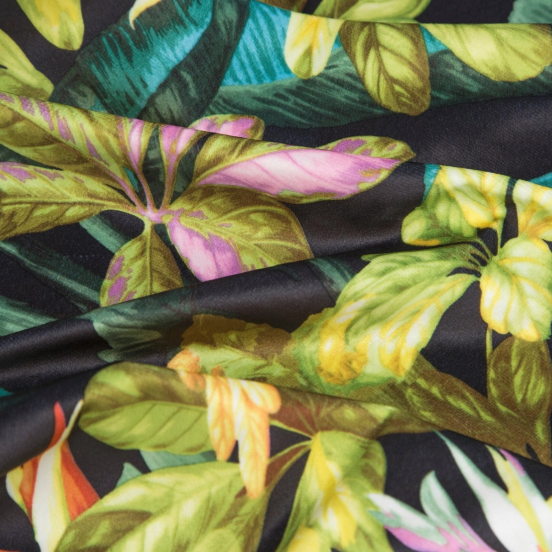 Záves 140x250 cm zamatový čierno-zelený na kovové krúžky LIVY