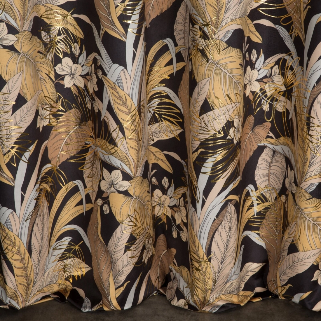 Záves 140x250 cm zamatový čierno zlatý na kovové krúžky ADEL