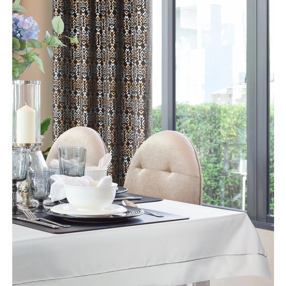 Záves 140x250 cm zamatový čierno-zlatý na kovové krúžky LAURA