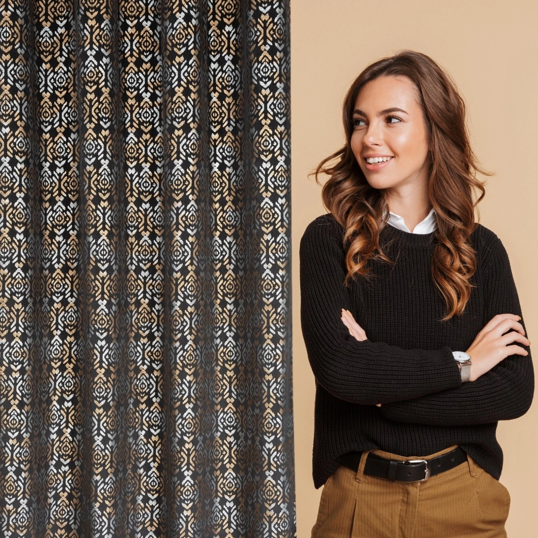 Záves 140x250 cm zamatový čierno-zlatý na kovové krúžky LAURA