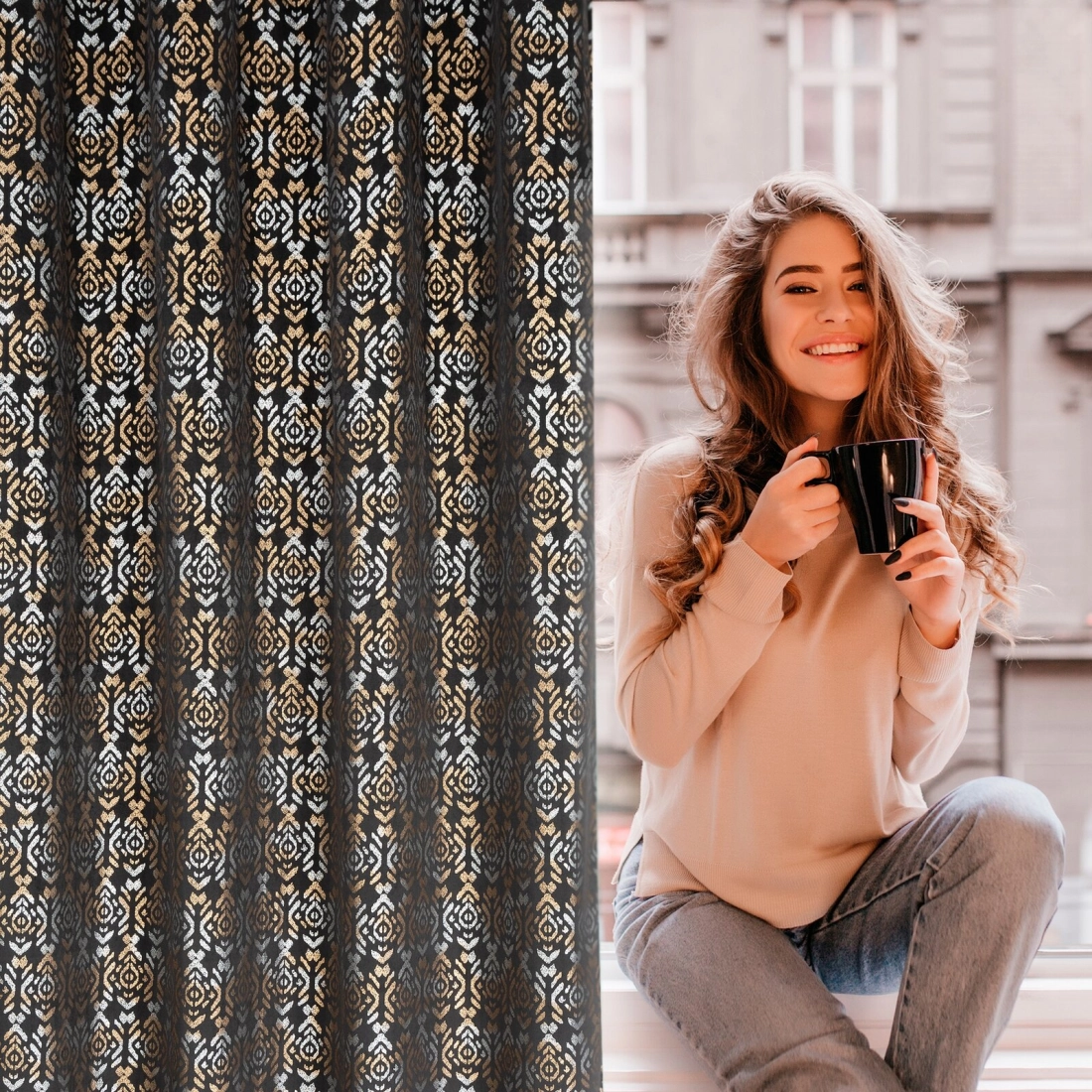 Záves 140x250 cm zamatový čierno-zlatý na kovové krúžky LAURA