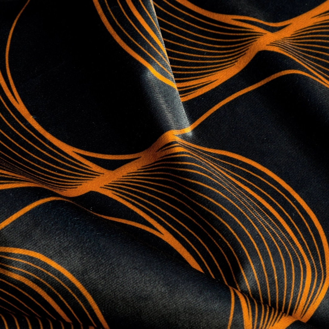 Záves 140x250 cm zamatový čierny, hrdzavý na kovové krúžky POLA