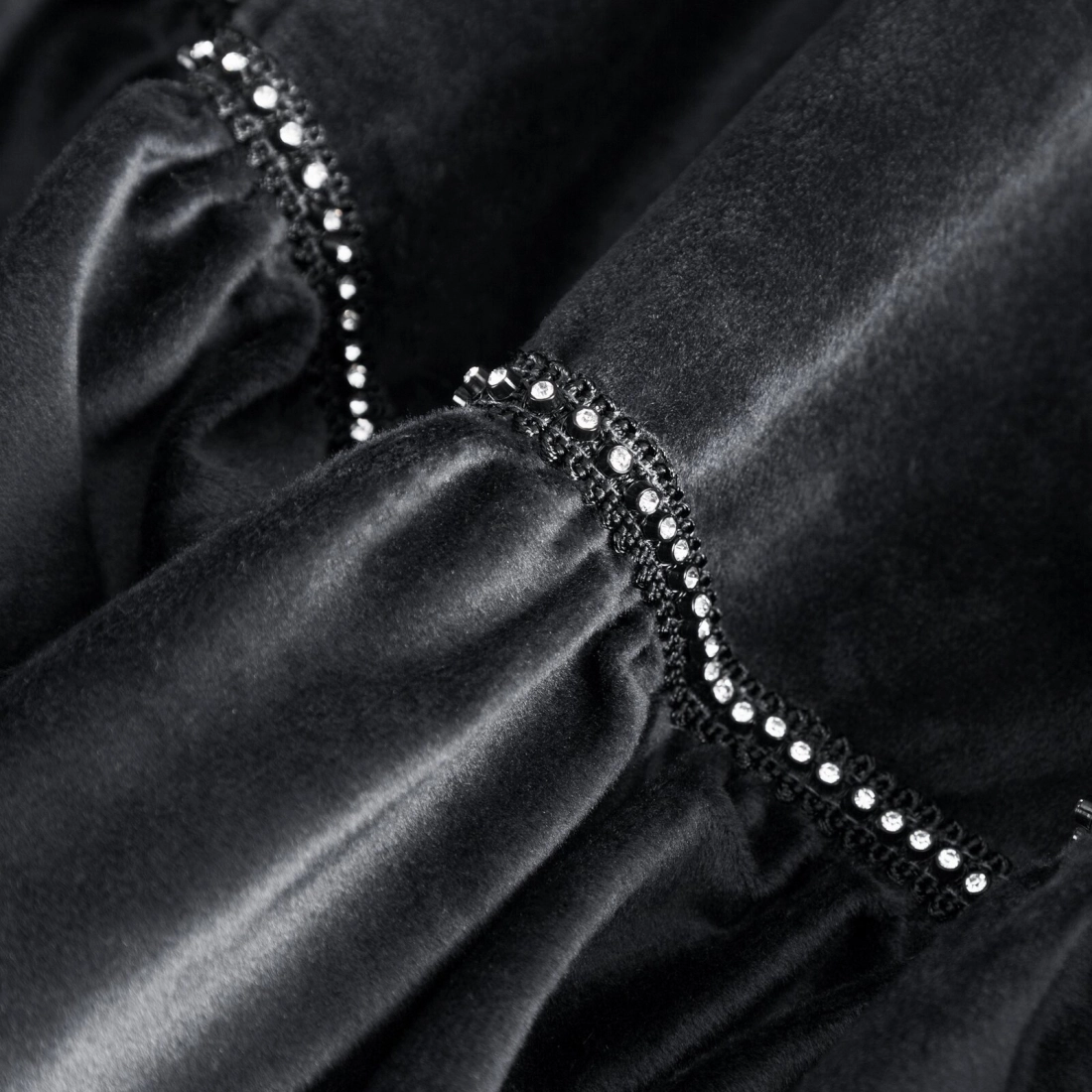 Záves 140x250 cm zamatový čierny na kovové krúžky CARLI