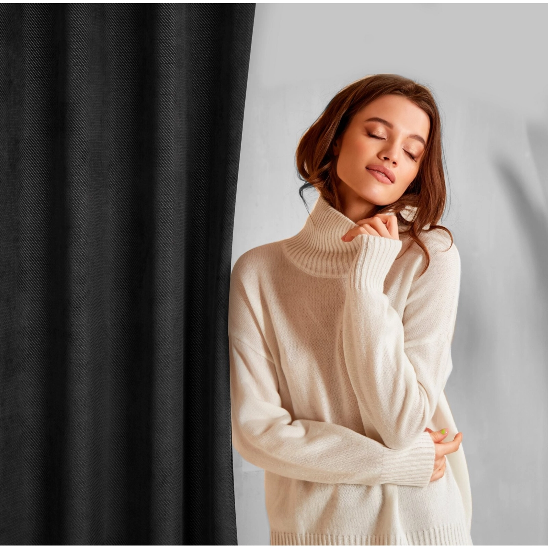 Závěs 140 x 250 cm sametový černý na kovových kroužcích ELIZA