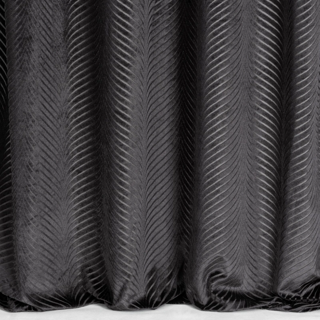 Záves 140x250 cm zamatový čierny na kovové krúžky LUSSI