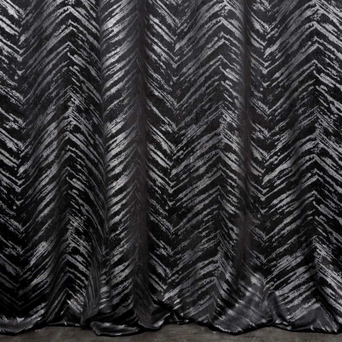 Záves 140x250 cm zamatový čierny na kovové krúžky SARA