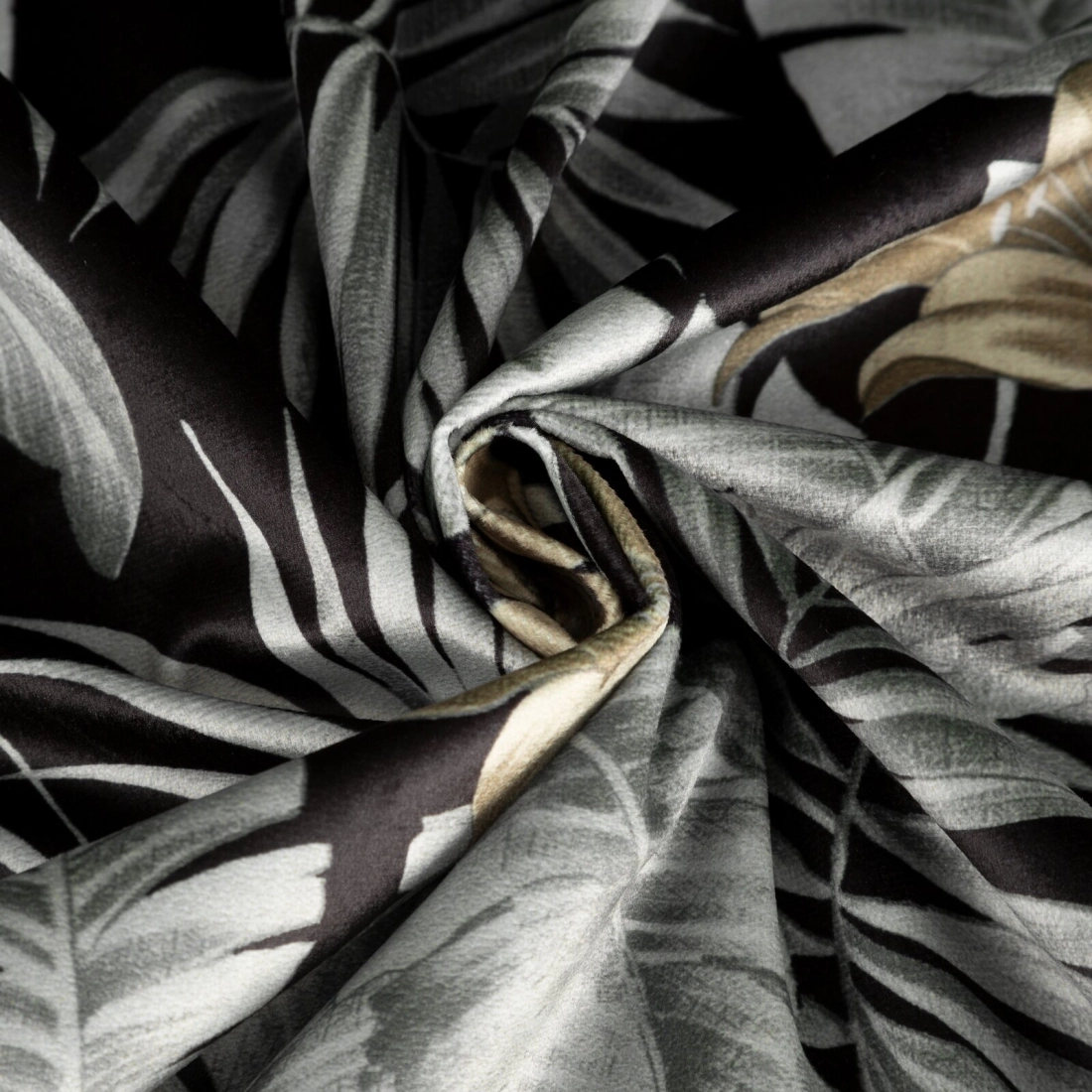 Záves 140x250 cm zamatový čierny, oceľový na kovové krúžky LOREN