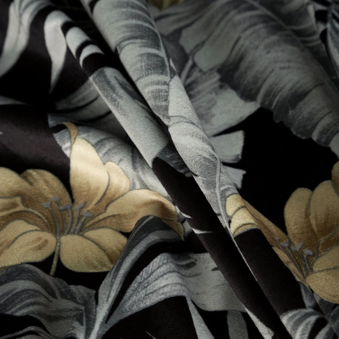 Záves 140x250 cm zamatový čierny, oceľový na kovové krúžky LOREN