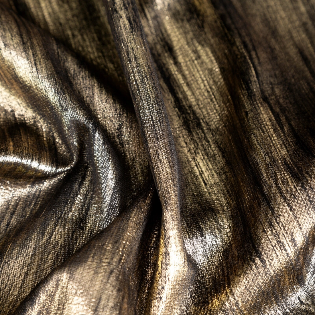 Záves 140x250 cm zamatový čierny, šampanský na kovové krúžky EMILA