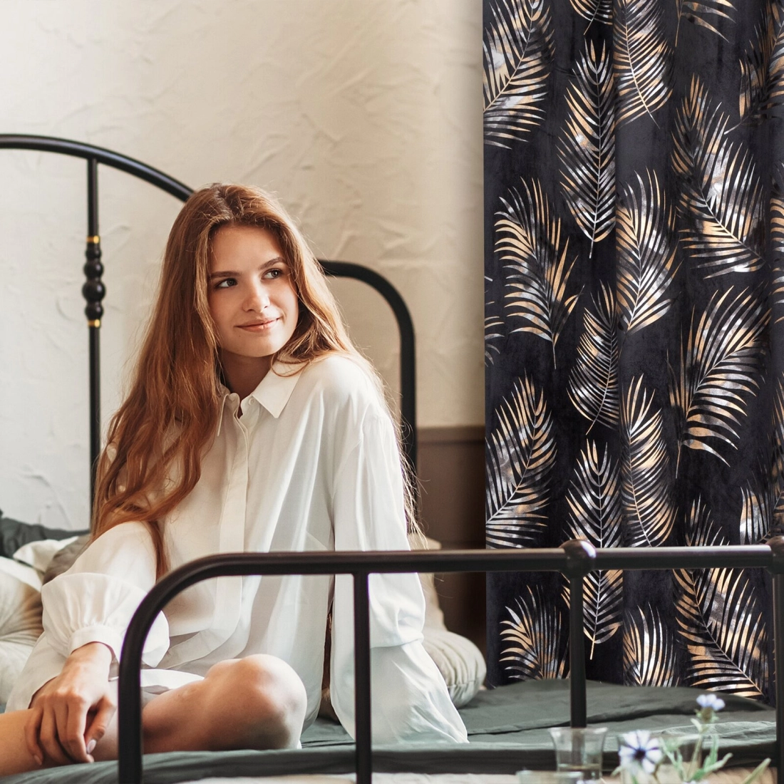 Záves 140x250 cm zamatový čierny, šampanský na kovové krúžky GLORIA