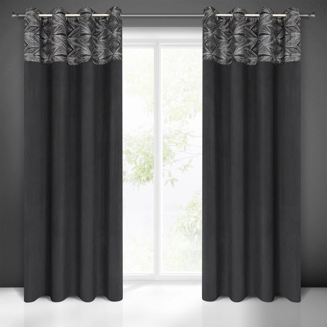 Závěs 140 x 250 cm sametový černý, stříbrný na kovové kroužky ARIANA