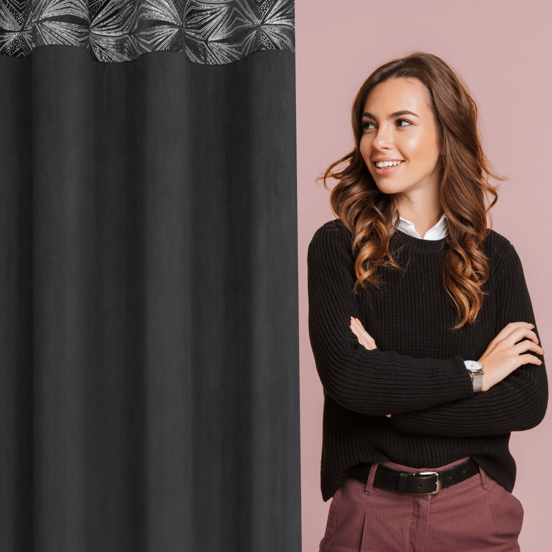 Závěs 140 x 250 cm sametový černý, stříbrný na kovové kroužky ARIANA