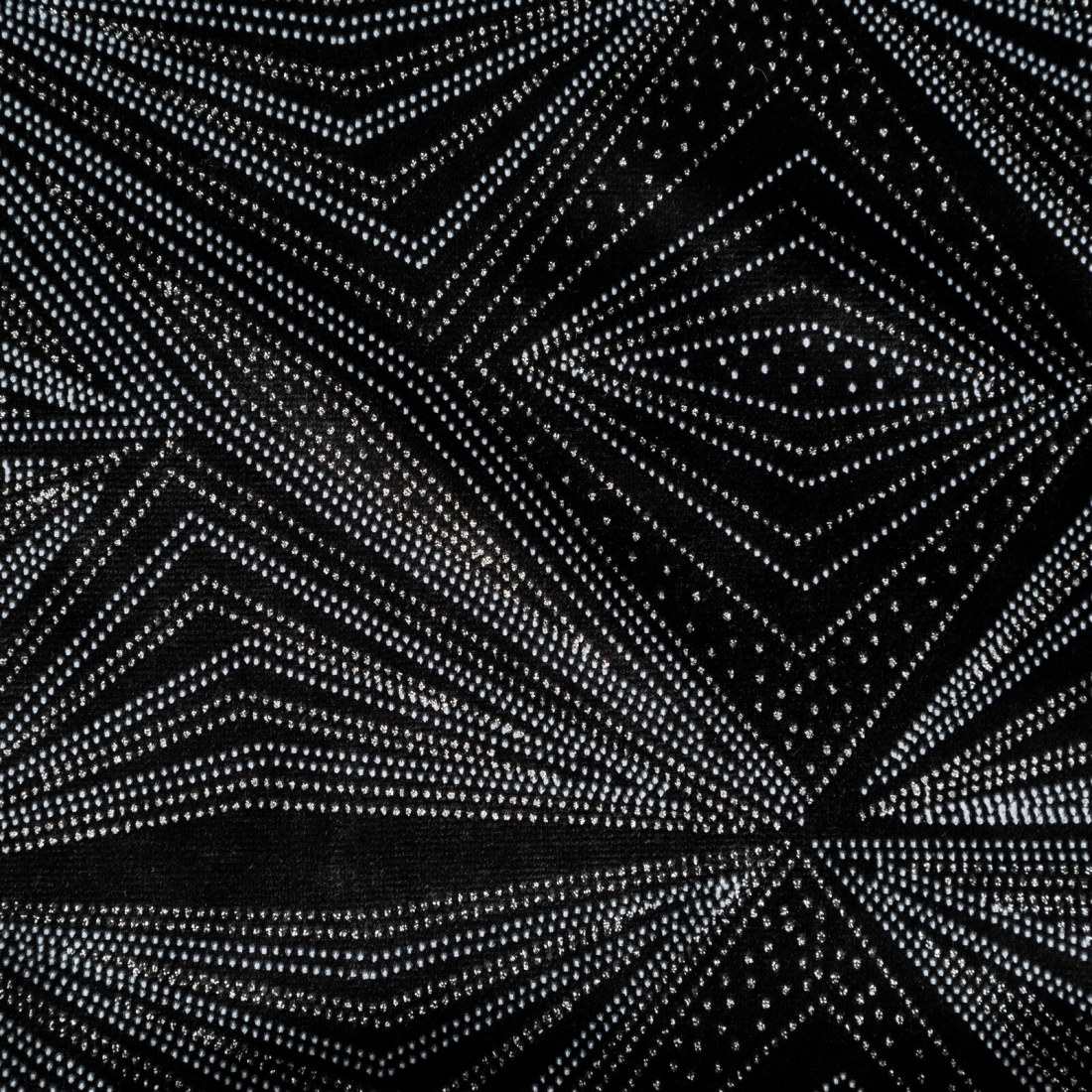 Závěs 140 x 250 cm sametový černý, stříbrný na kovové kroužky ARIANA