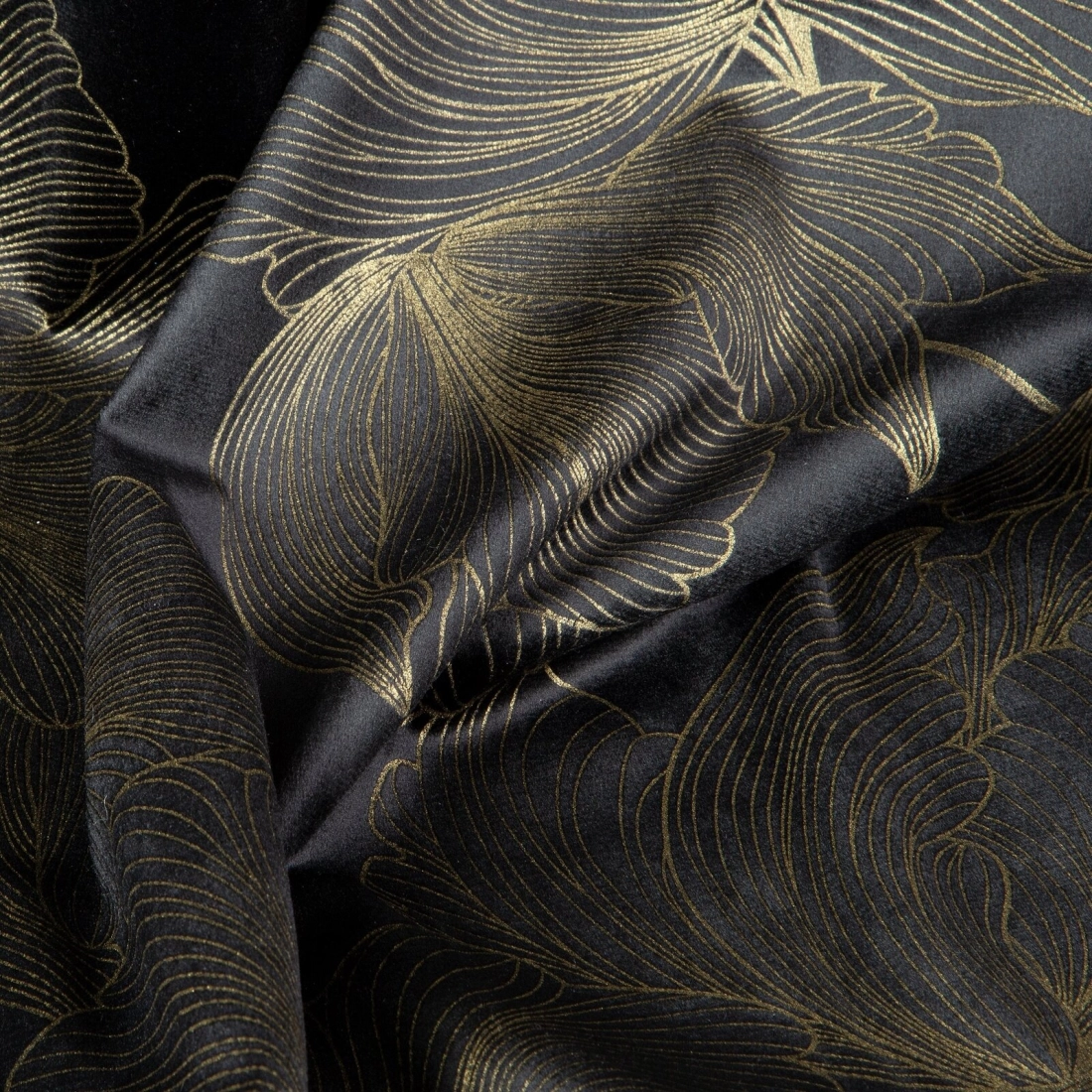 Záves 140x250 cm zamatový čierny zlatistý na kovové krúžky STELLA