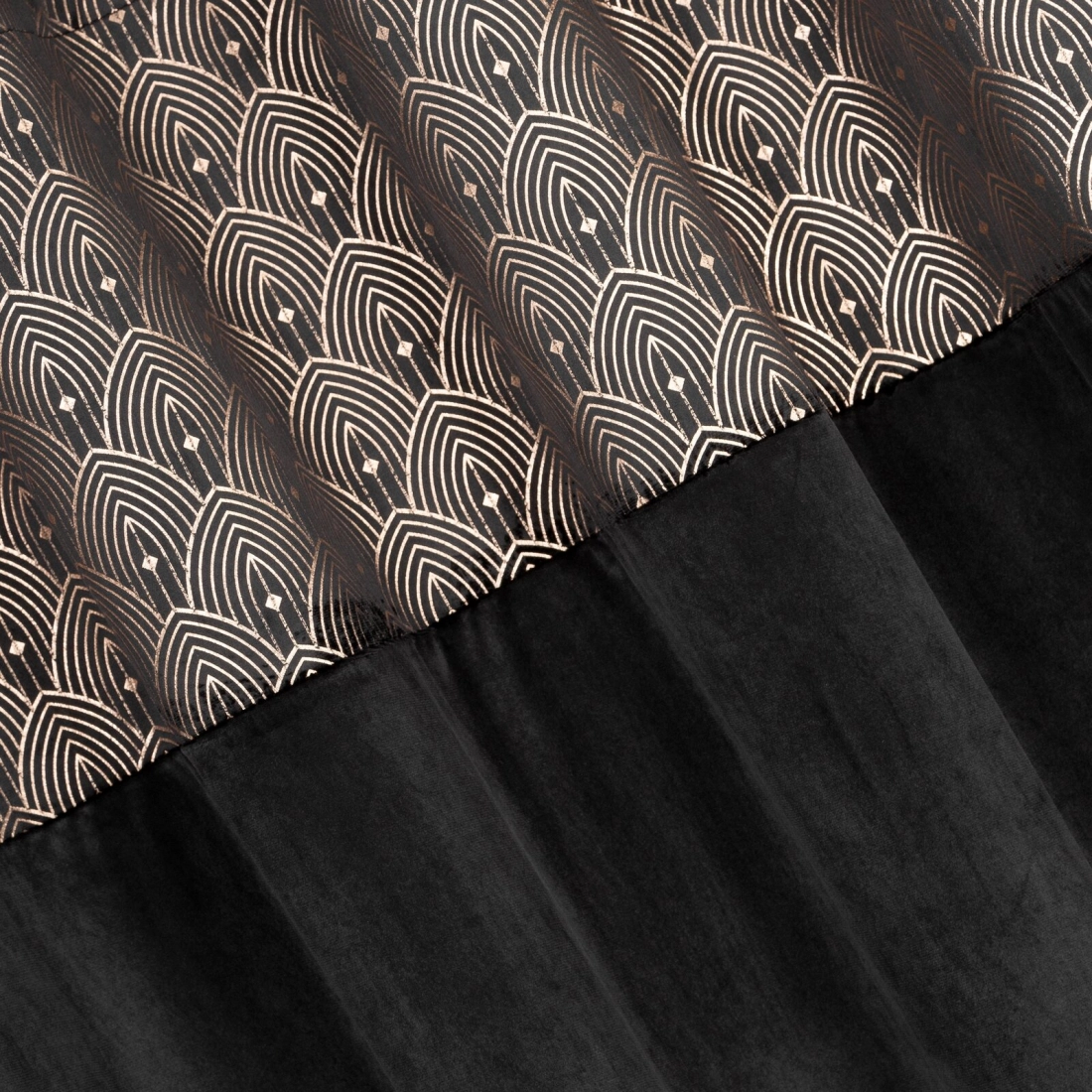 Záves 140x250 cm zamatový čierny zlatý na kovové krúžky AGNES