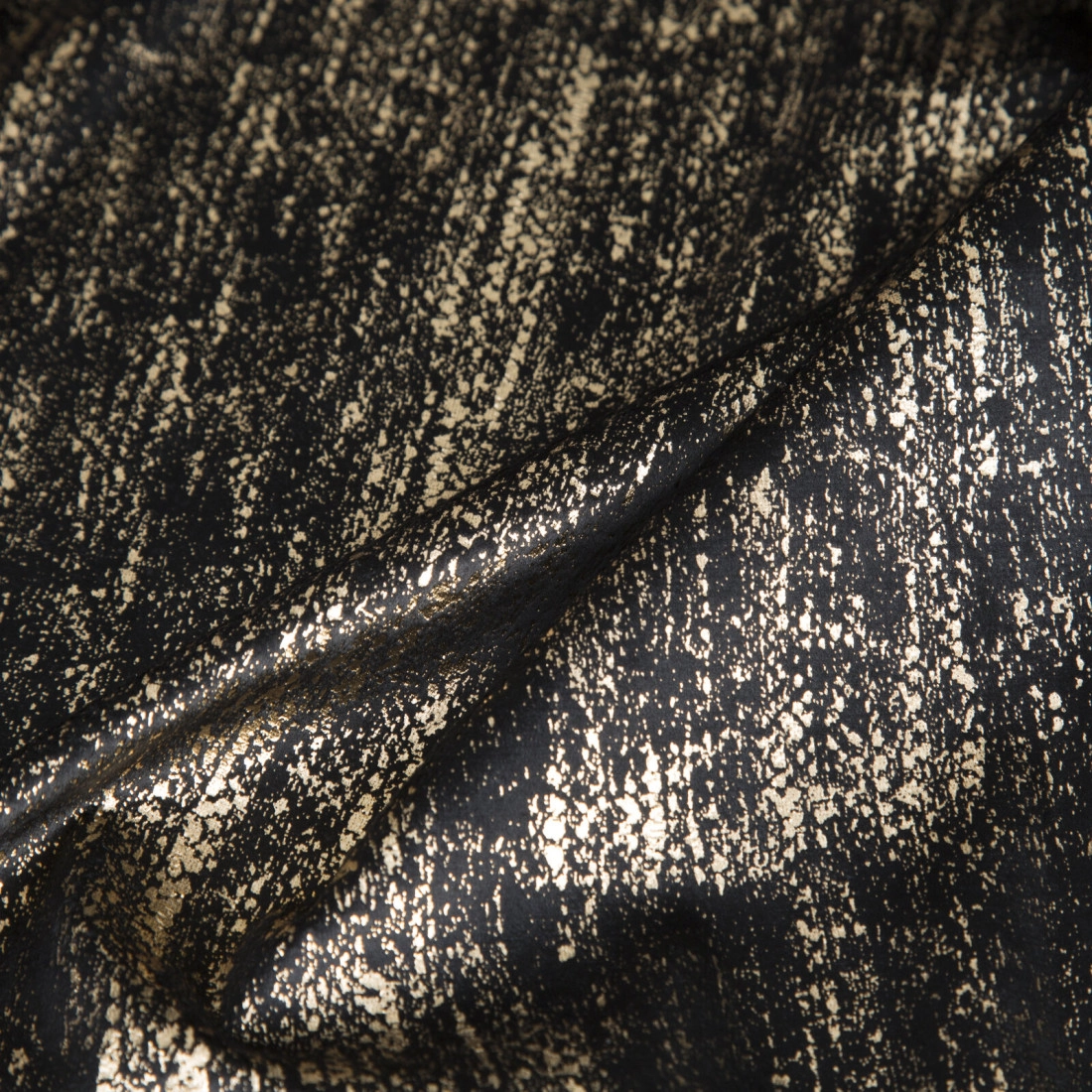 Záves 140x250 cm zamatový čierny zlatý na kovové krúžky DARA