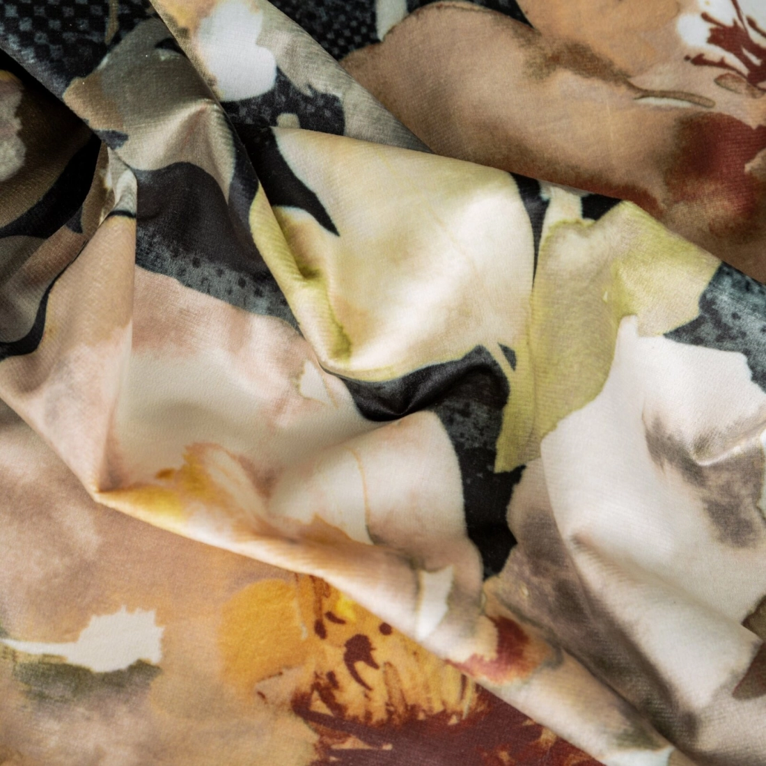 Záves 140x250 cm zamatový grafitový so zelenými kvetmi na kovové krúžky BETTY