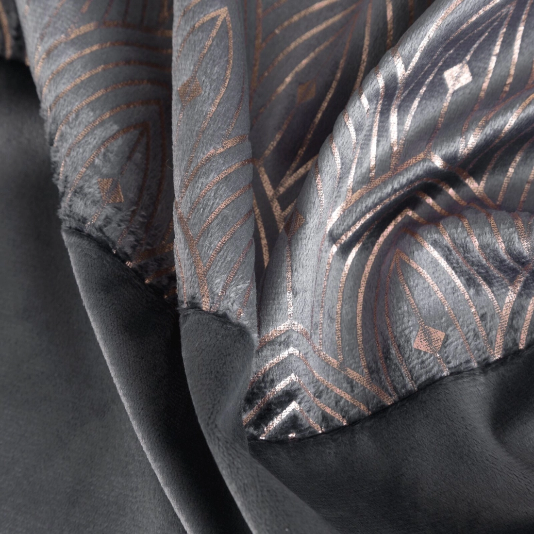 Záves 140x250 cm zamatový grafitový, zlatý na kovové krúžky AGNES Design 91