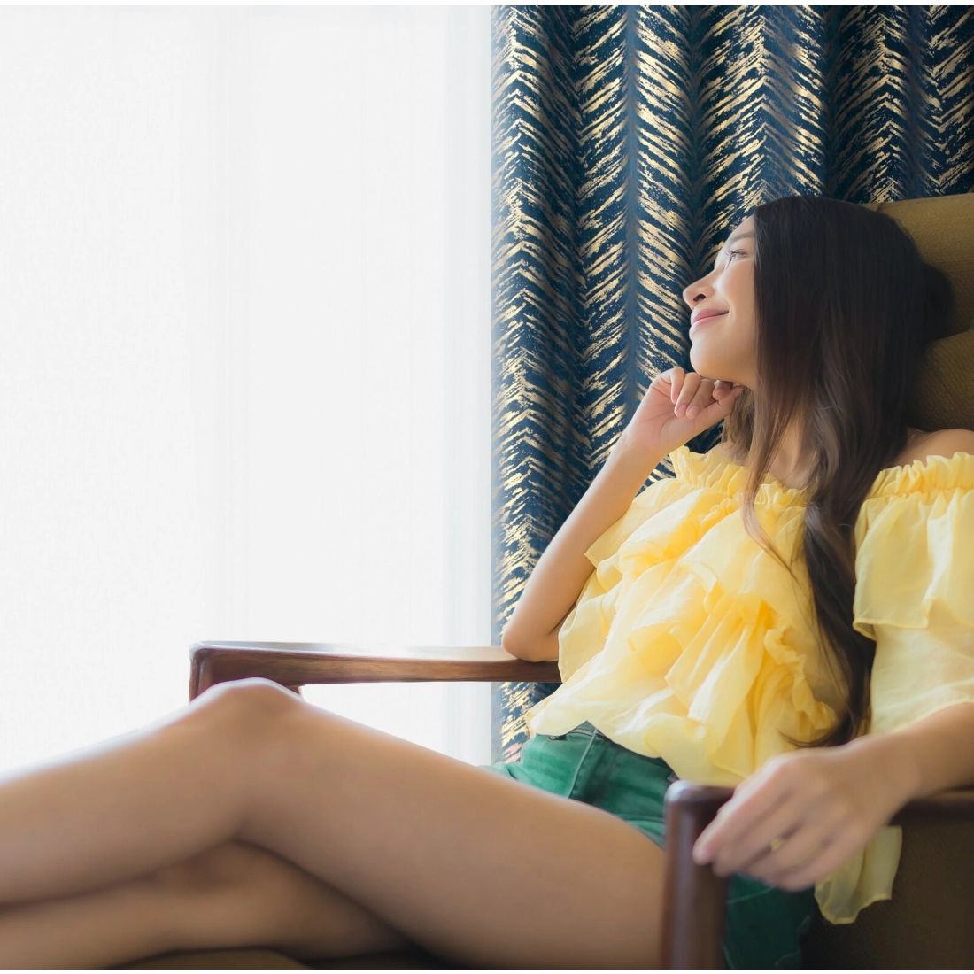 Záves 140x250 cm zamatový granátový na kovové krúžky SARA