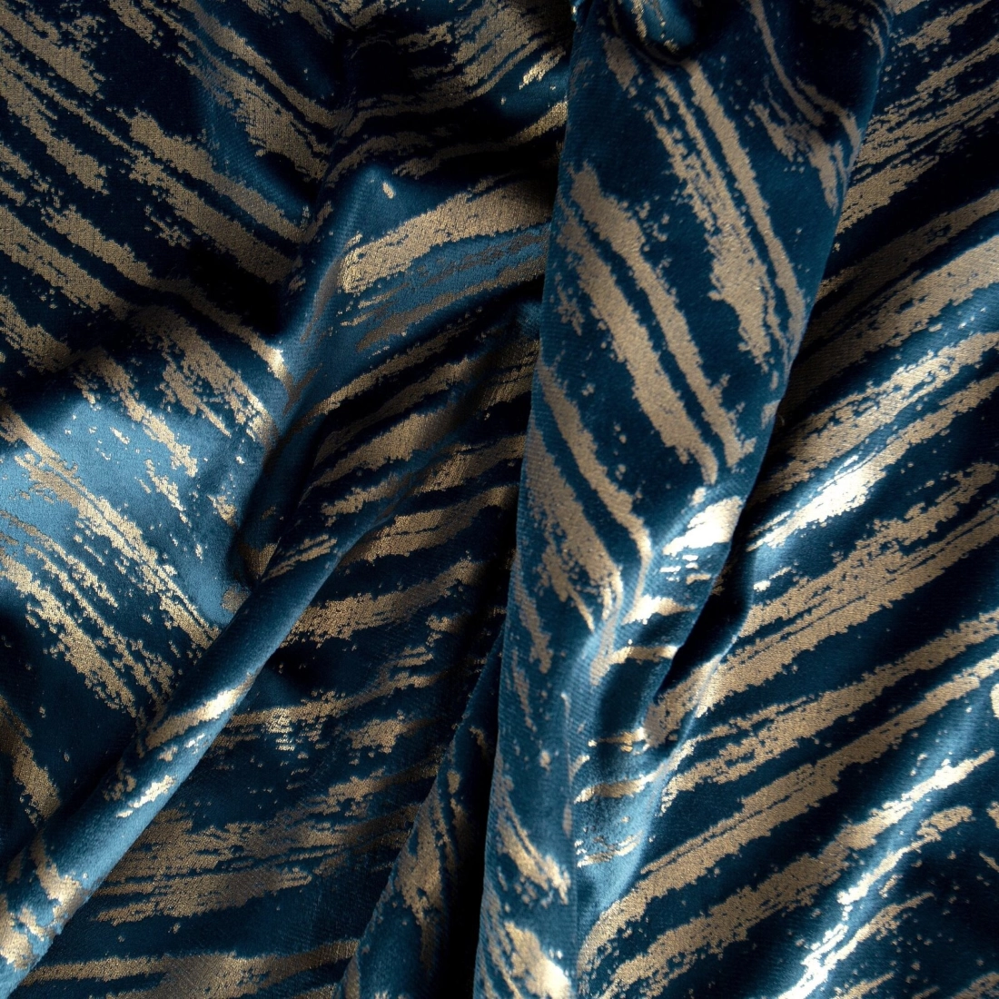 Záves 140x250 cm zamatový granátový na kovové krúžky SARA