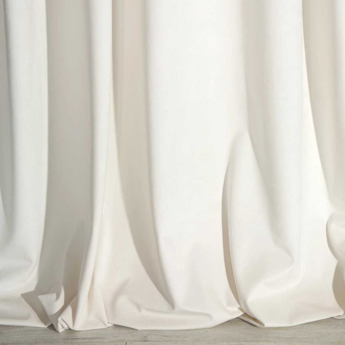 Záves 140x250 cm zamatový krémový na kovové krúžky RIA Diva Line