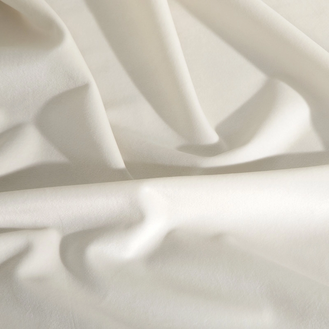 Záves 140x250 cm zamatový krémový na kovové krúžky RIA Diva Line